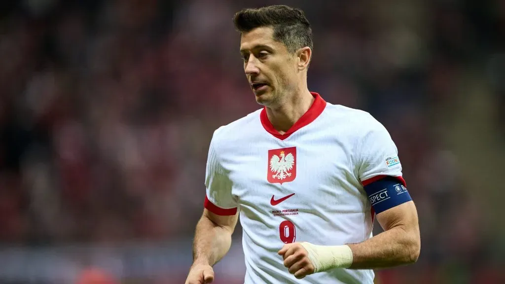 Robert Lewandowski em jogo da Polônia. Foto: Rafal Oleksiewicz/Getty Images