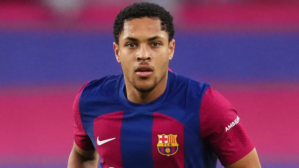 Clube europeu acerta a contratação do atacante Vitor Roque, do Barcelona. Foto: IMAGO / Pressinphoto