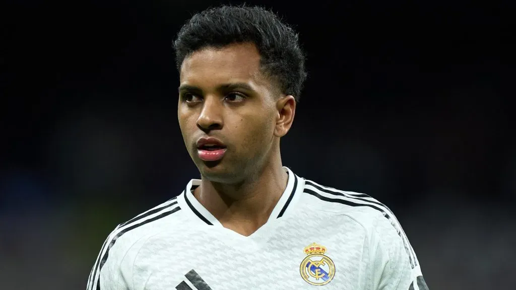 Rodrygo, com a camisa branca do Real Madrid
