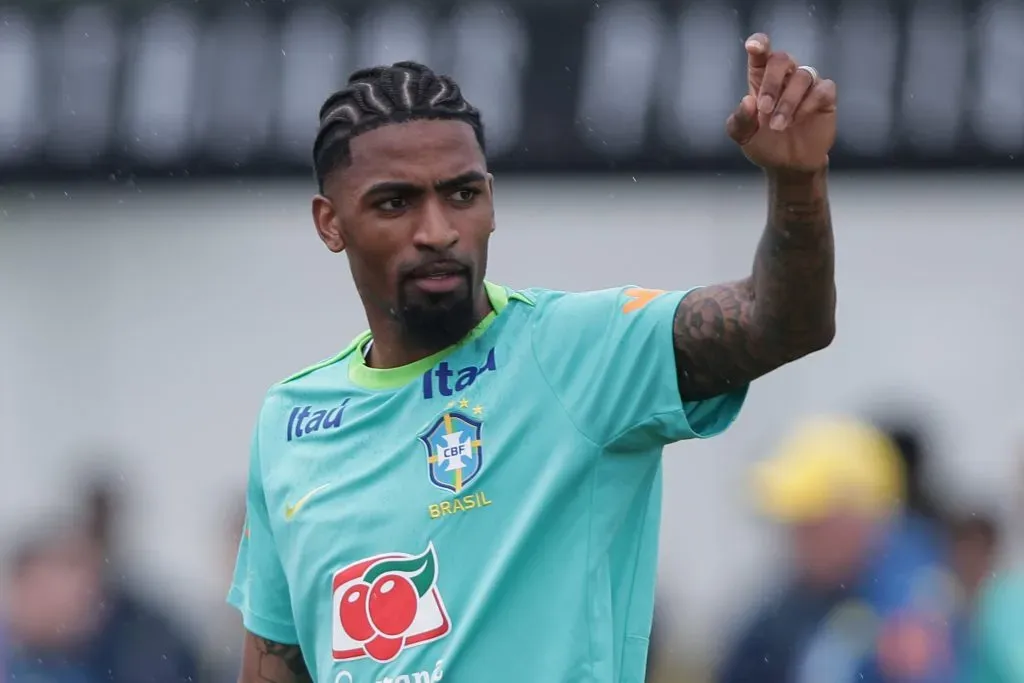 Zagueiro Alexsandro durante treinamento da Seleção Brasileira