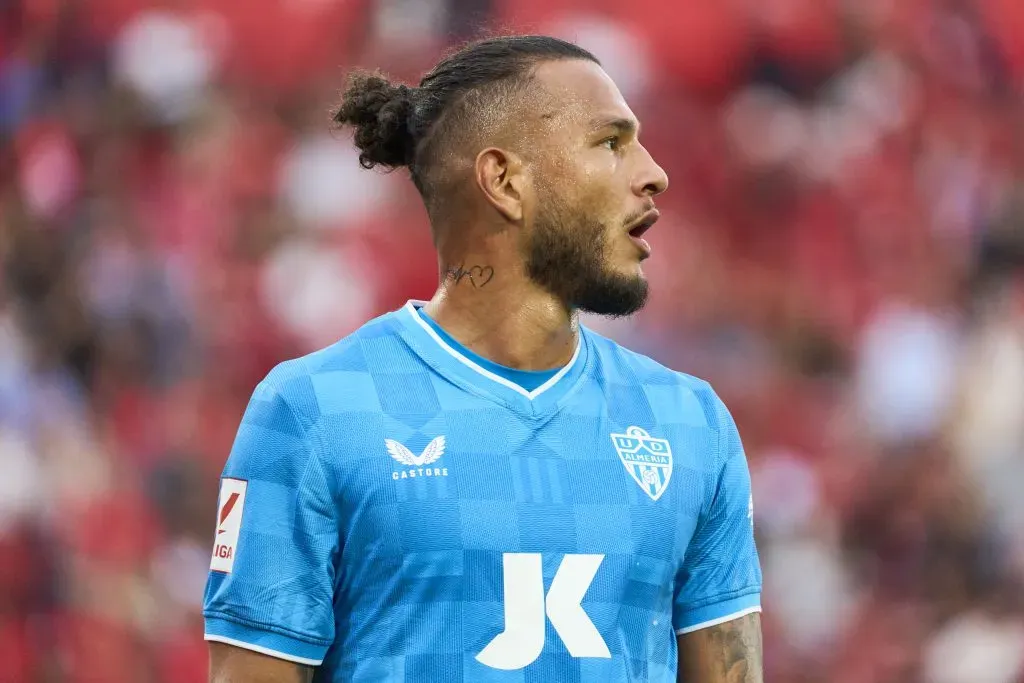 Luis Suárez, aatcante do Almería. (Photo by Rafa Babot/Getty Images)