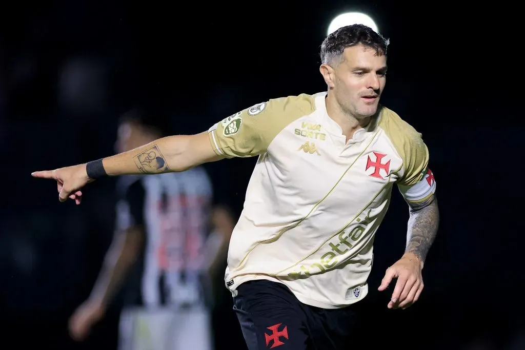 Pablo Vegetti comemorando gol pelo Vasco. (Photo by Buda Mendes/Getty Images)