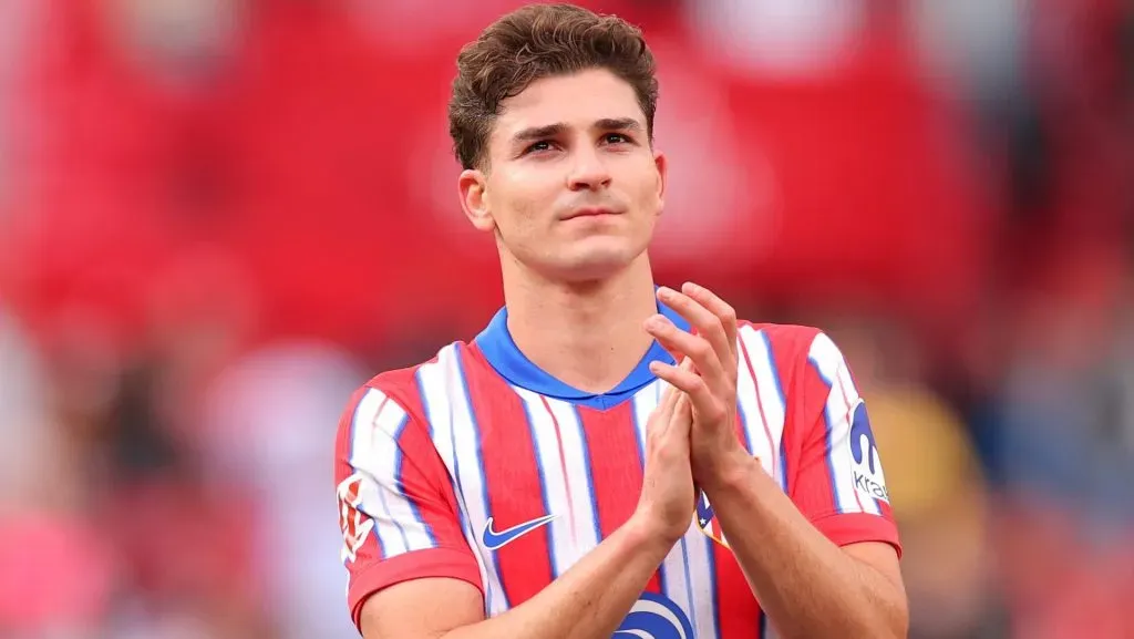 Julián Álvarez, atacante no radar do Barcelona (Photo by Fran Santiago/Getty Images)