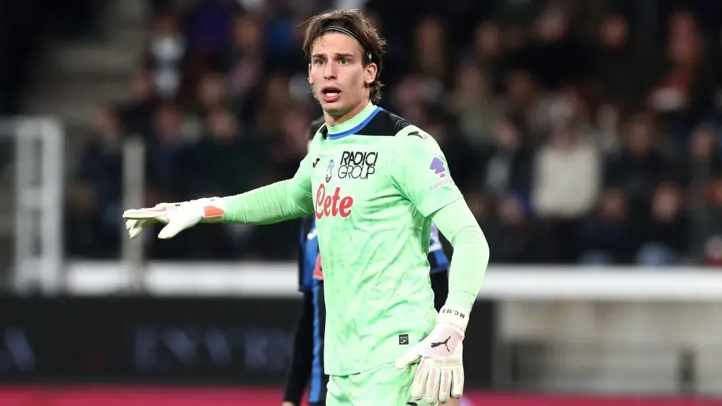 Marco Carnesecchi em jogo da Atalanta. Foto: Marco Luzzani/Getty Images