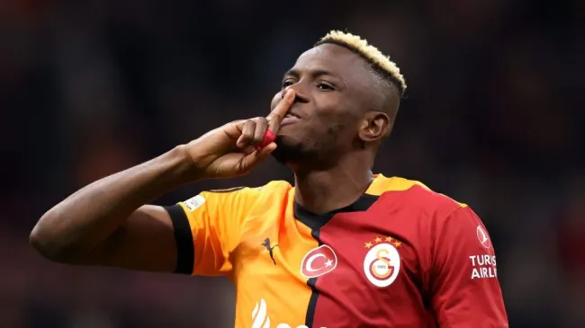 Victor Osimhen é alvo do Al-Hilal. Foto: Ahmad Mora/Getty Images