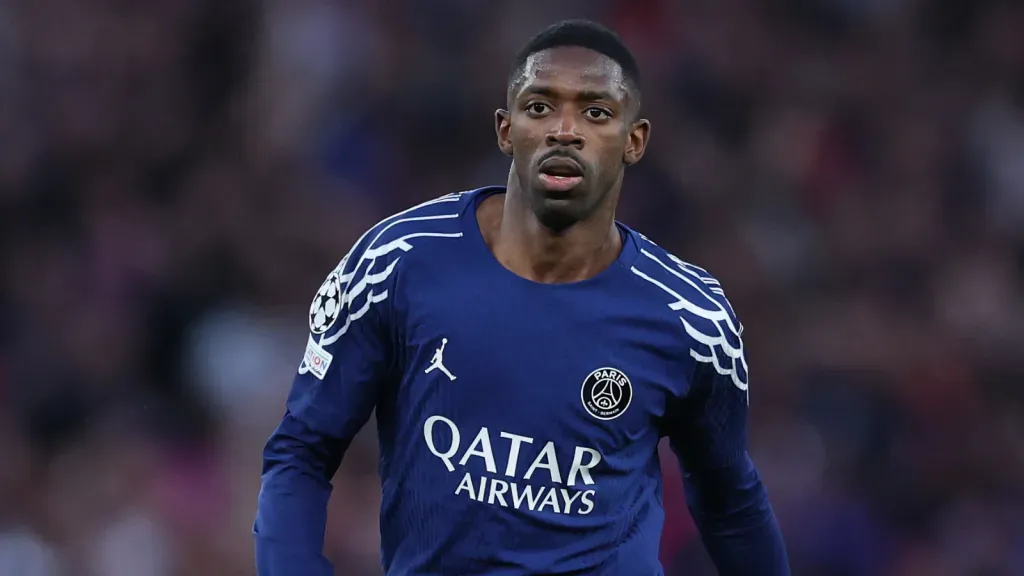 Ousmane Dembélé correndo durante partida pelo PSG (Photo by Michael Steele/Getty Images)