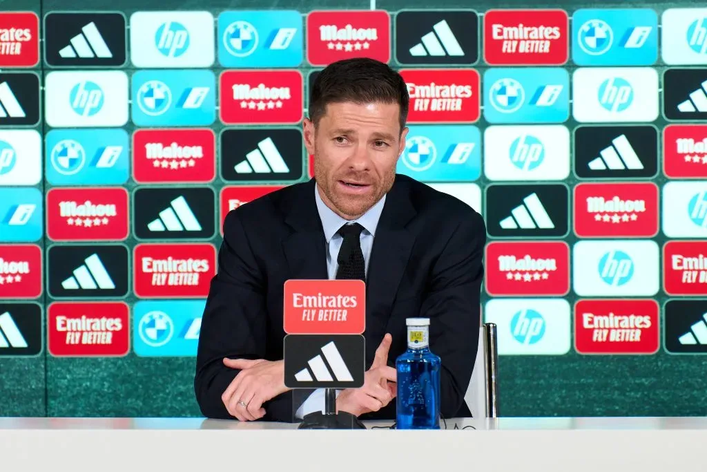 Xabi Alonso concede entrevista na apresentação. Foto: Angel Martinez/Getty Images