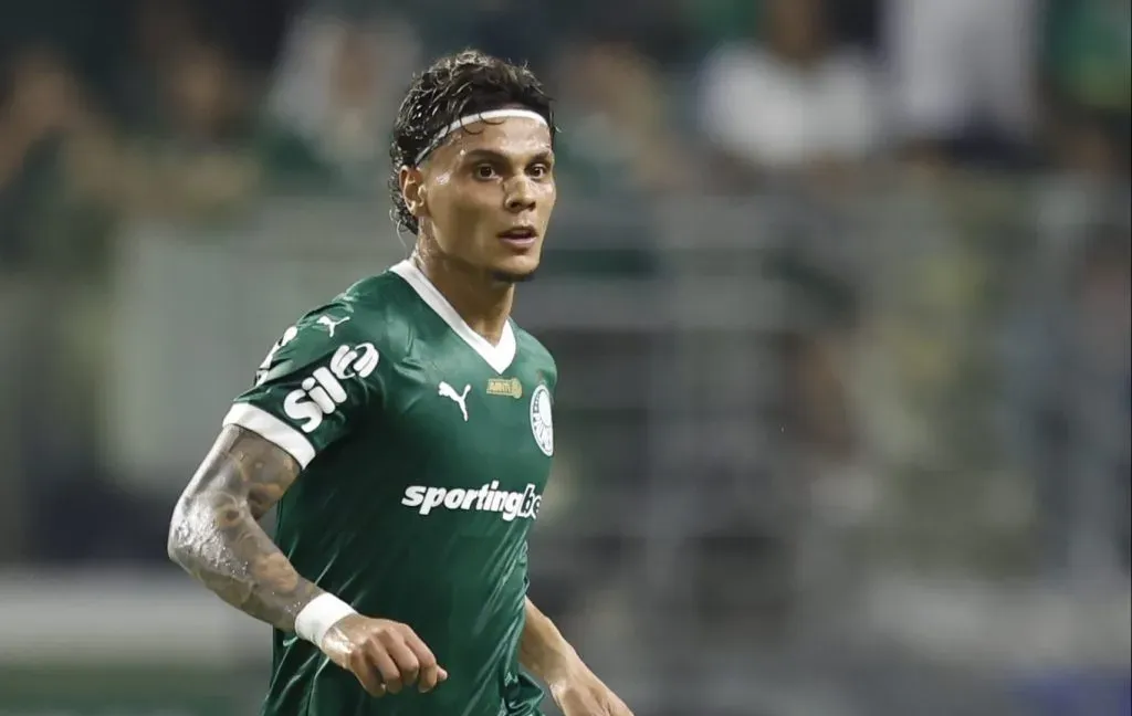 Richard Ríos em ação pelo Palmeiras
