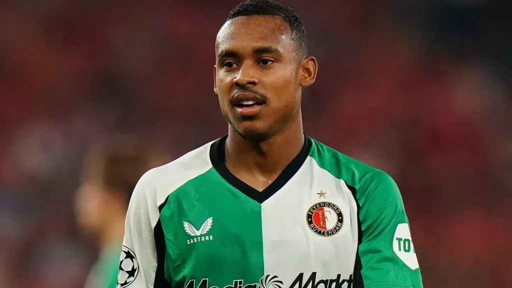Igor Paixão, com a camisa verde e branca