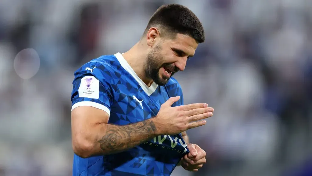 Mitrovic comemorando gol pelo Al-HIlal. Foto: Yasser Bakhsh/Getty Images