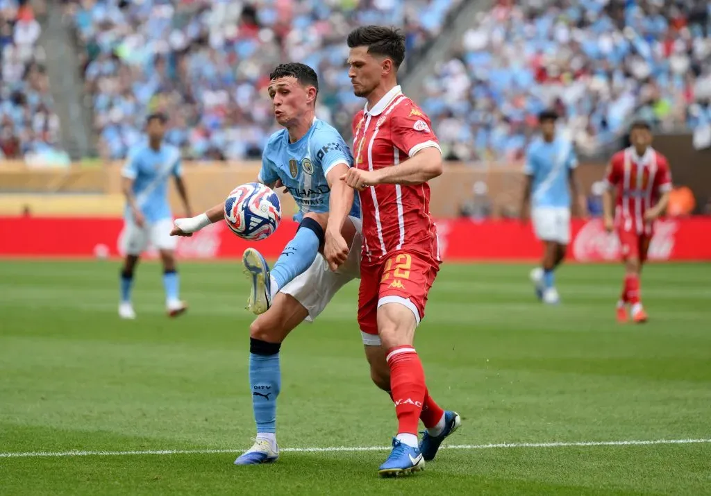 Foden em disputa de bola