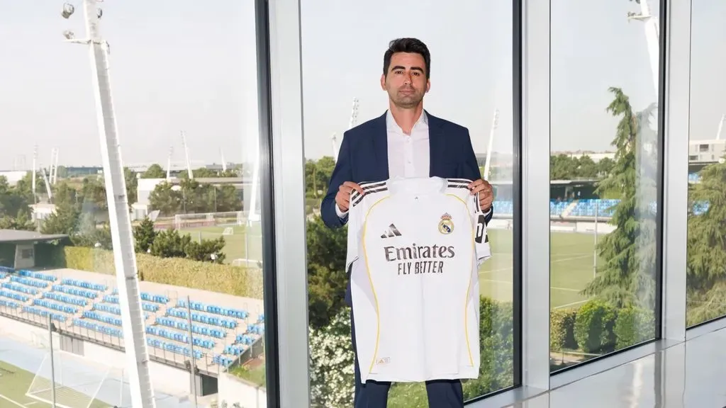 Pau Quesada em sua apresentação ao Real Madrid (Reprodução/Real Madrid)