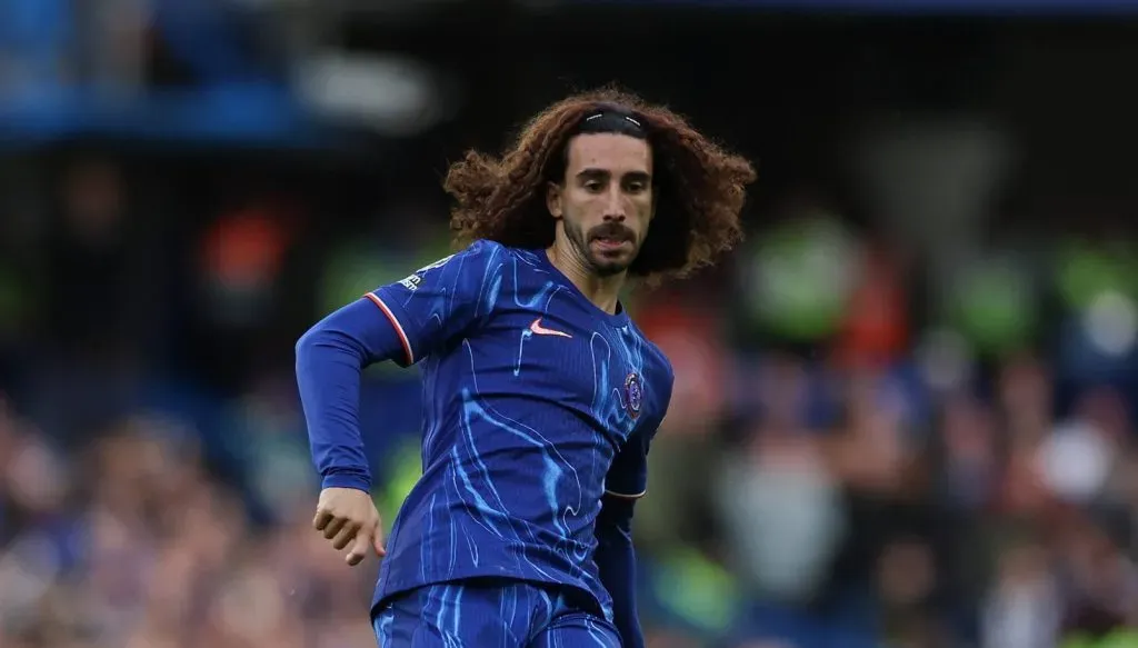 Cucurella em ação contra o Newcastle