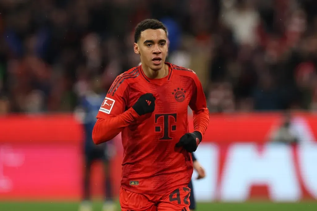 Jamal Musiala, atleta do Bayern de Munique (Photo by Alexander Hassenstein/Getty Images)