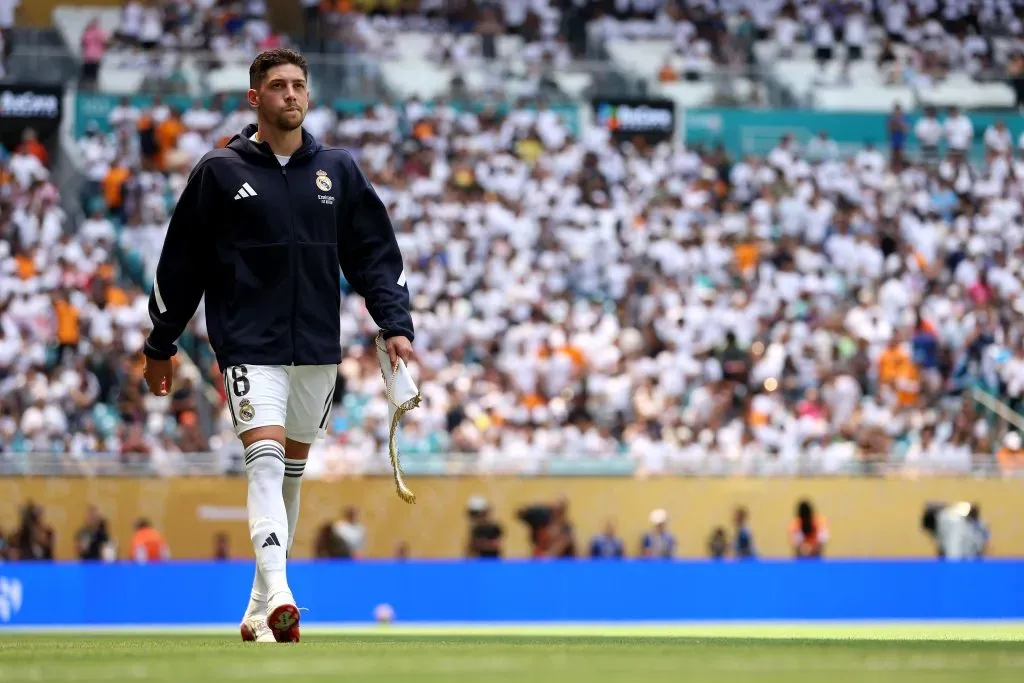 Com energia, técnica e inteligência tática, Valverde vem se tornando peça-chave no meio-campo merengue. (Foto de Megan Briggs/Getty Images)