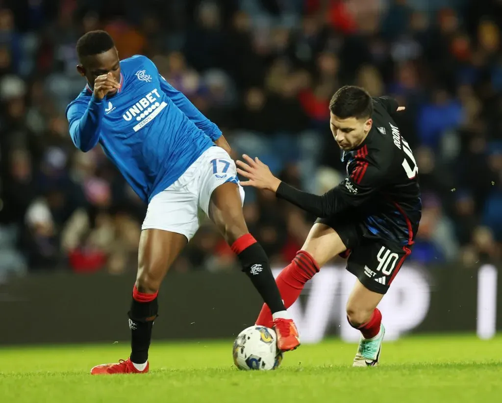 Roony Bardghji ( de preto), novo reforço do Barcelona. (Photo by Ian MacNicol/Getty Images)