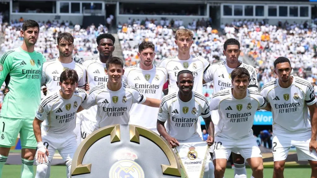 RB Salzburg x Real Madrid - Jogadores do Real Madrid, em campo, com a camisa branca (Photo by Richard Pelham/Getty Images)