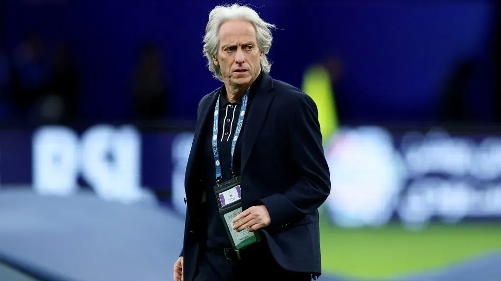 Jorge Jesus em jogo do Al-Hilal. Foto: Yasser Bakhsh/Getty Images