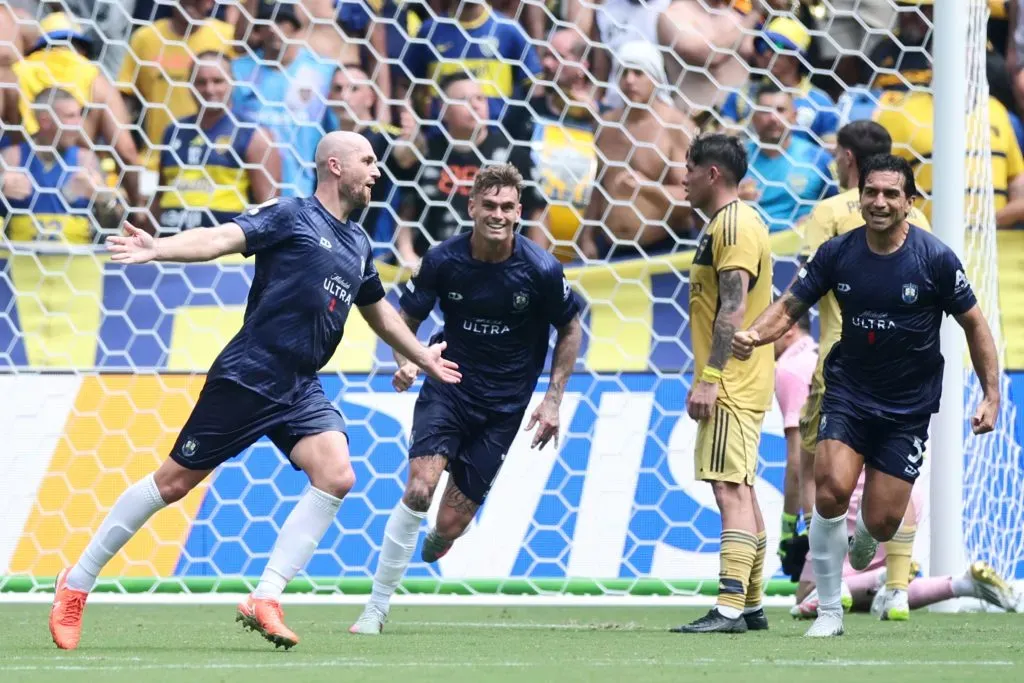Christian Gray, camisa 4 do Auckland City FC, comemora o primeiro gol da equipe durante a partida do Grupo C da Copa do Mundo de Clubes da FIFA 2025 entre Auckland City FC e CA Boca Juniors, realizada no GEODIS Park em 24 de junho de 2025, em Nashville, Tennessee. (Foto de Alex Grimm/Getty Images)