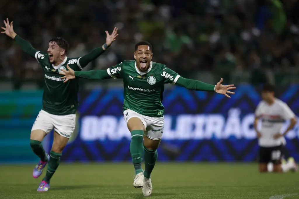 Vitor Roque pelo Palmeiras. (Photo by Miguel Schincariol/Getty Images)