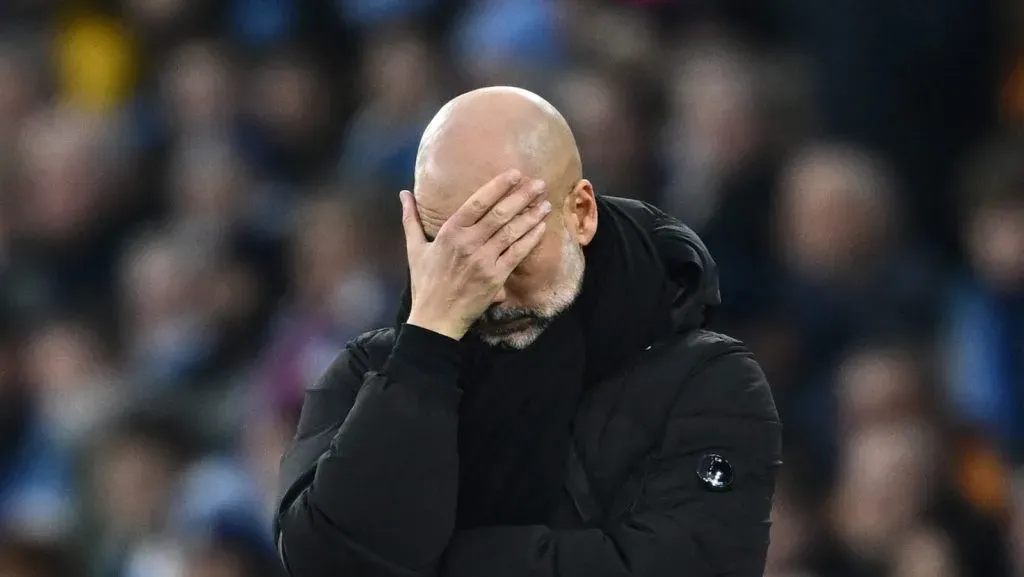 Pep Guardiola, técnico do Manchester City, reage durante a partida da Premier League entre Manchester City FC e West Ham United FC no Etihad Stadium, em 4 de janeiro de 2025, em Manchester, Inglaterra. (Foto de Gareth Copley/Getty Images)