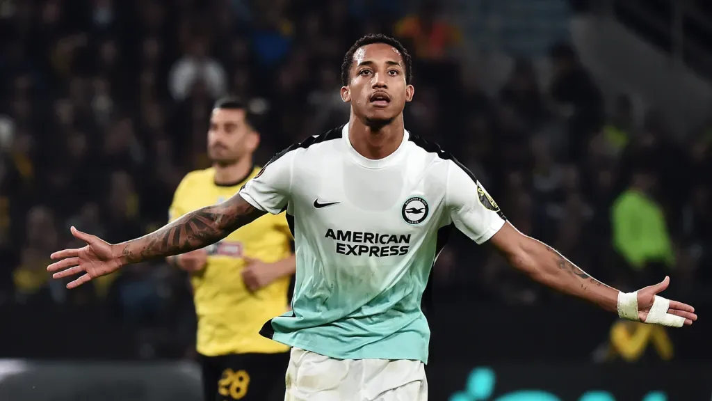 João Pedro comemora gol pelo Brighton (Photo by Milos Bicanski/Getty Images)