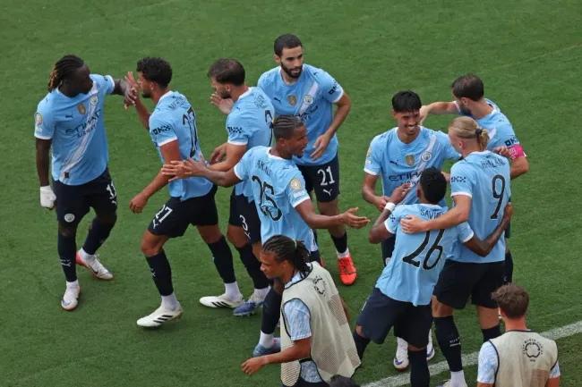 Elenco do Manchester City comemora gol sobre a Juventus