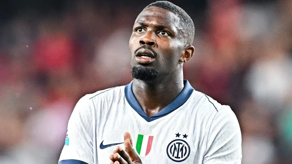 Marcus Thuram, com a camisa branca da Inter de Milão