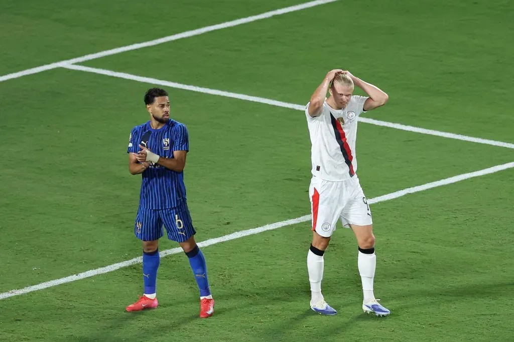 Renan Lodi em Manchester City x Al-Hilal, pelo Mundial de Clubes. Após vencer o time inglês, o jogador ressaltou que não queria desrespeitar os jogadores do brasileiro, mas que tinham que olhar mais para o futebol saudita. (Photo by Megan Briggs/Getty Images)