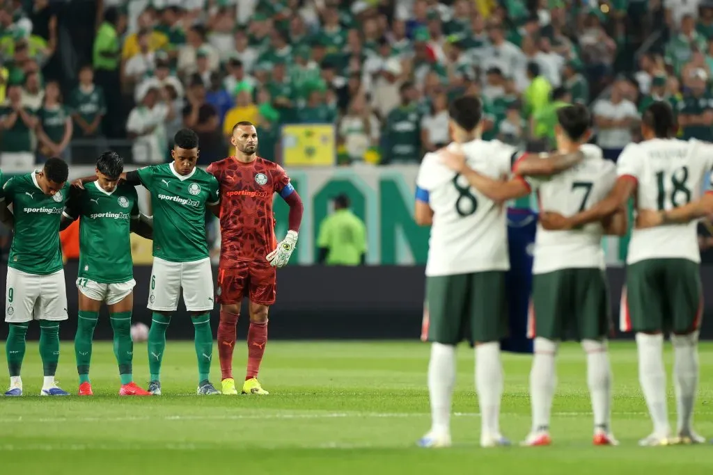 Jogadores de Palmeiras e Chelsea fizeram homenagem para Diogo Jota . (Photo by Luke Hales/Getty Images)