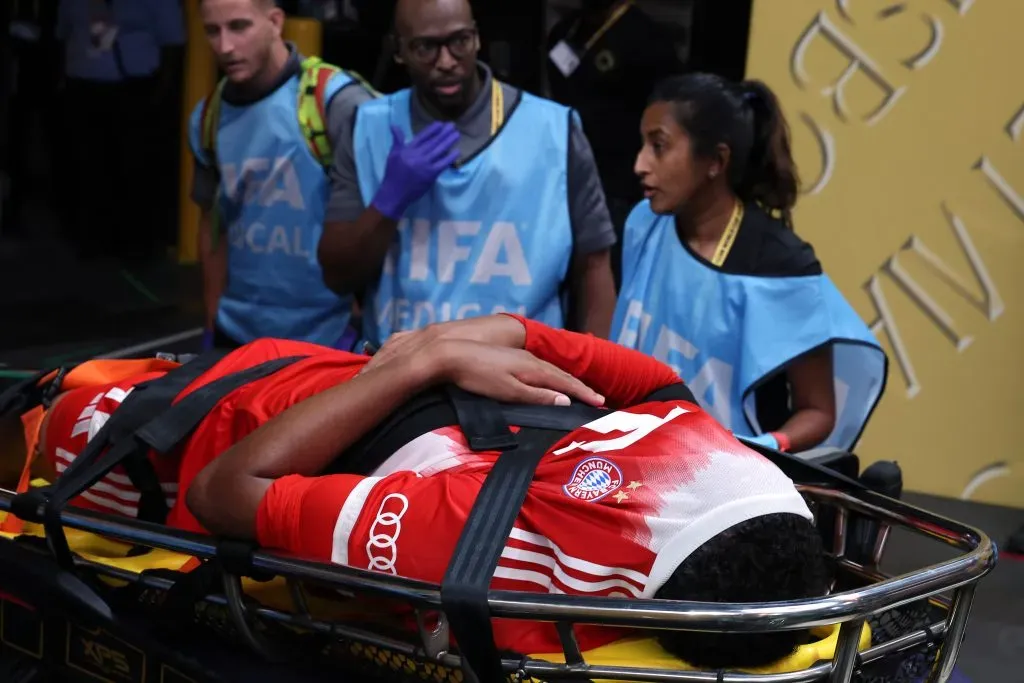 Musiala sai de maca e chorando (Photo by Kevin C. Cox/Getty Images)