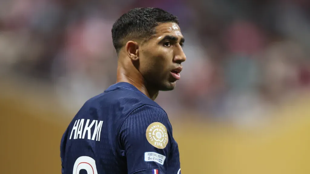 Achraf Hakimi em partida pelo PSG. (Photo by Alex Grimm/Getty Images)