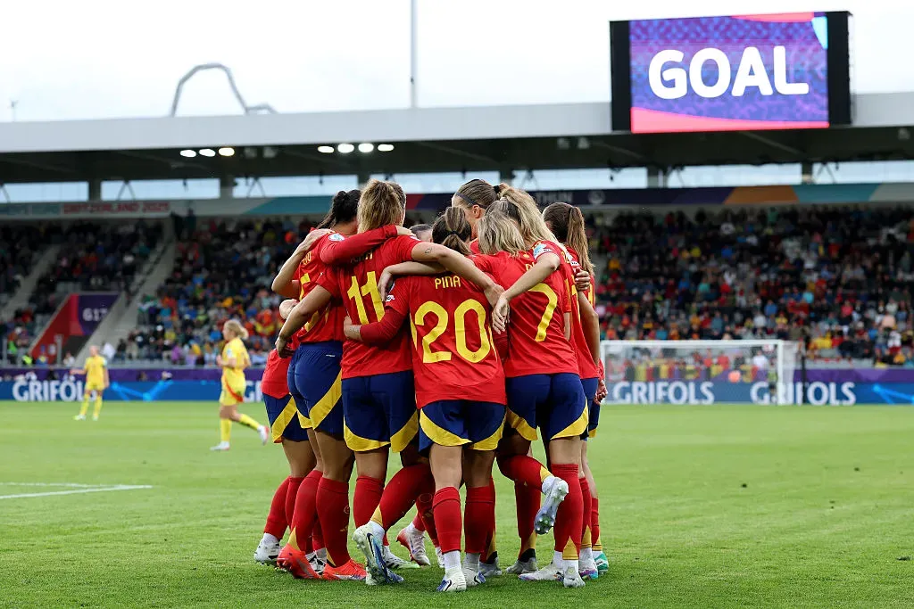 Jogadoras da Espanha comemoram gol marcado contra a Bélgica (Photo by Alexander Hassenstein/Getty Images)