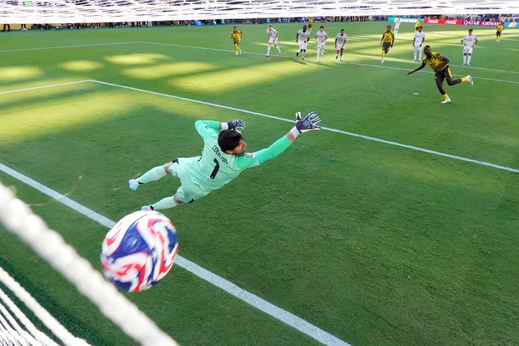 Real Madrid x Borussia Dortmund , Guirassy com a camisa amarela e Courtois com a camisa verde