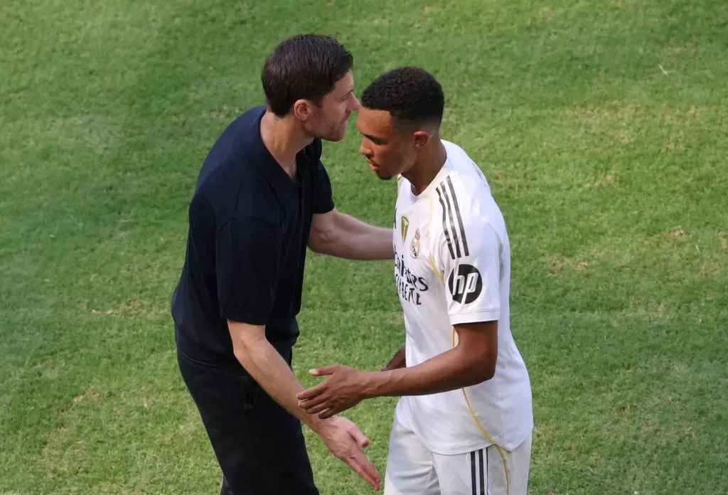 Alexander-Arnold e Xabi Alonso