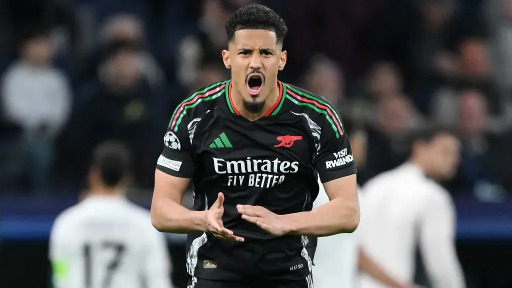 Saliba em jogo do Arsenal contra o Real Madrid. Foto: David Ramos/Getty Images