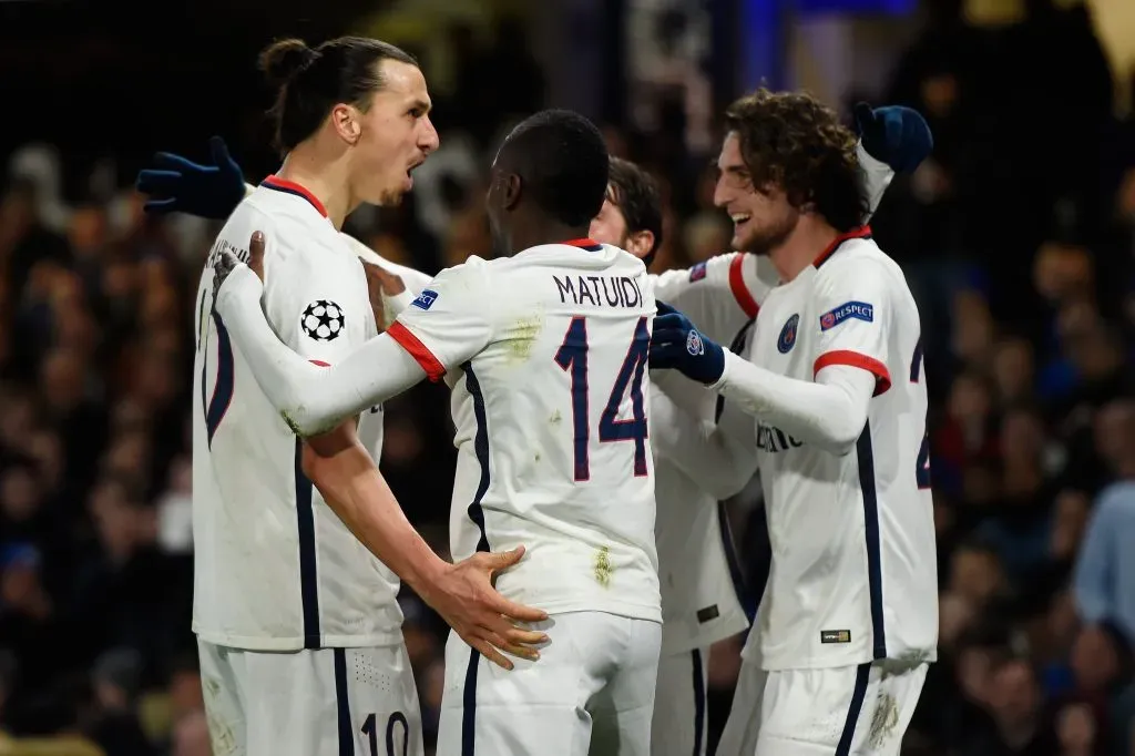 Adrien Rabiot e Ibrahimovic marcaram os gols do PSG no último confronto contra o Chelsea, pela Champions League. Em Chelsea x PSG, o time francês leva vantagem no retrospecto (Photo by Mike Hewitt/Getty Images)