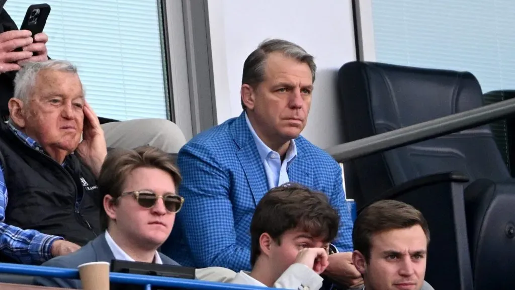 O atleta, que recusou disputar o Mundial de Clubes, chega para suprir a saída de Kepa Arrizabalaga e deve assumir o posto de titular. (Photo by Mike Hewitt/Getty Images)