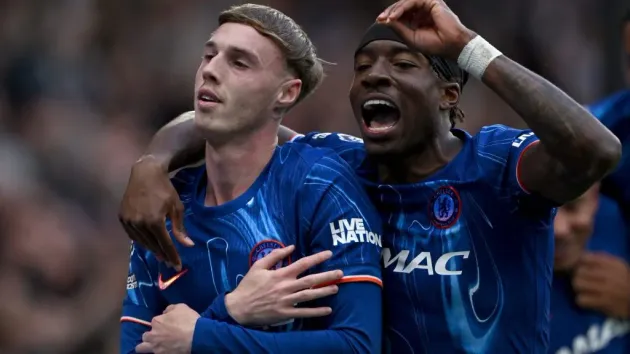 Palmer ao lado de Madueke em um jogo do Chelsea (Photo by Shaun Botterill/Getty Images)