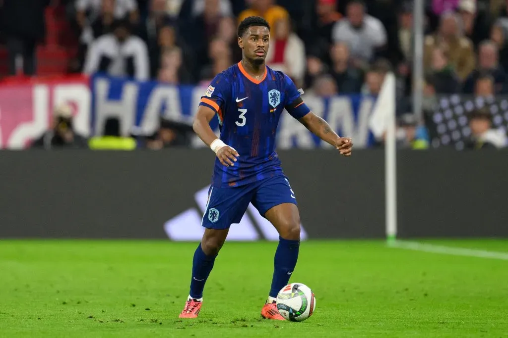 Jorrel Hato em campo pela Seleção da Holanda (Photo by Christian Kaspar-Bartke/Getty Images for DFB)