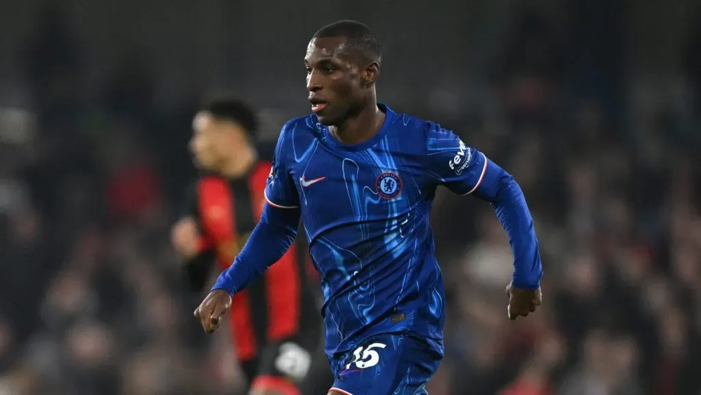 Nicolas Jackson, do Chelsea, em ação durante a partida da Premier League entre Chelsea FC e AFC Bournemouth, em Stamford Bridge, no dia 14 de janeiro de 2025, em Londres, Inglaterra. (Foto por Mike Hewitt/Getty Images)