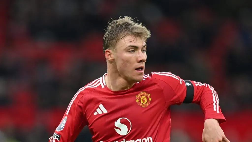 Rasmus Hojlund, do Manchester United, em ação durante a partida da Premier League entre Manchester United FC e Crystal Palace FC, em Old Trafford, em 2 de fevereiro de 2025, em Manchester, Inglaterra. (Foto por Michael Regan/Getty Images)