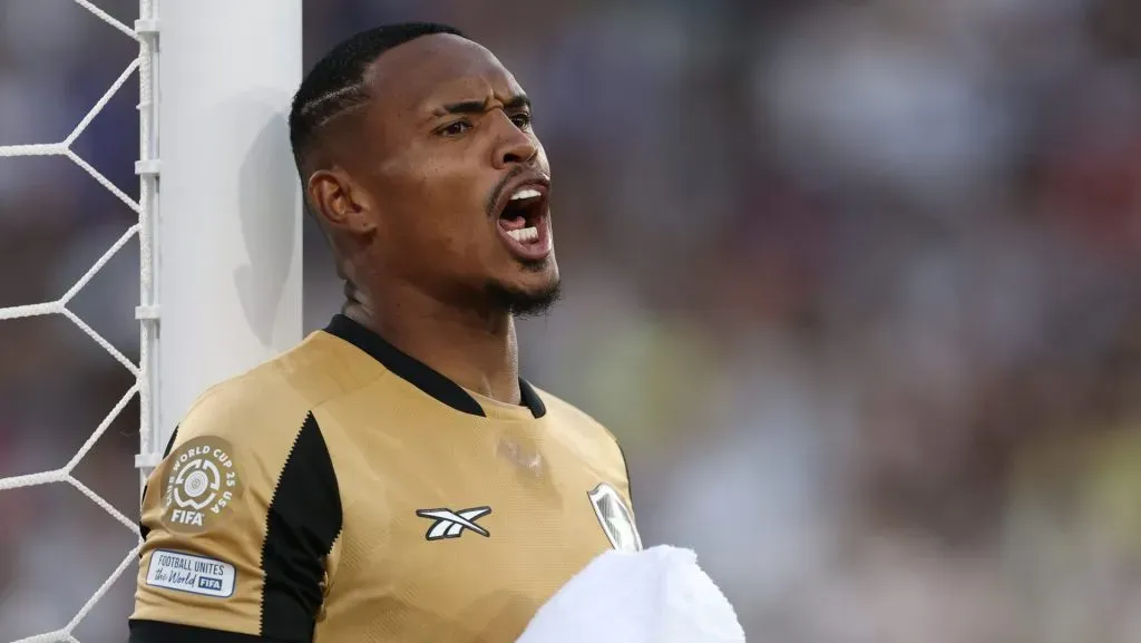 John, goleiro do Botafogo. Ele está na mira do Manchester United