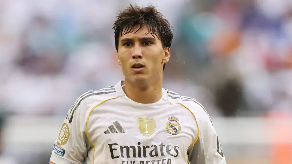 Gonzalo garcía, com a camisa branca do real madrid