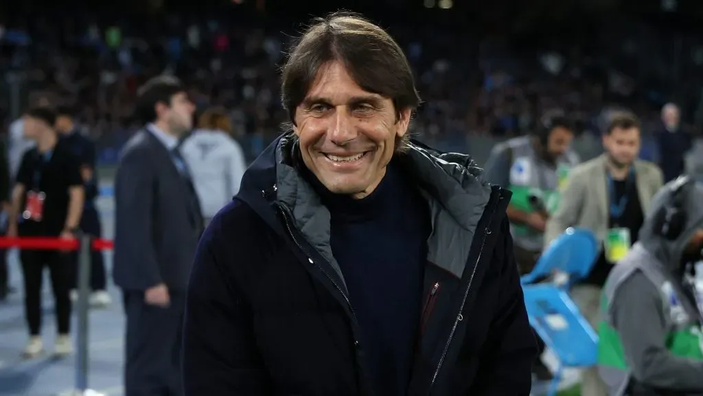 O clube italiano vê no atacante uma alternativa após impasse por Dan Ndoye. (Photo by Francesco Pecoraro/Getty Images)