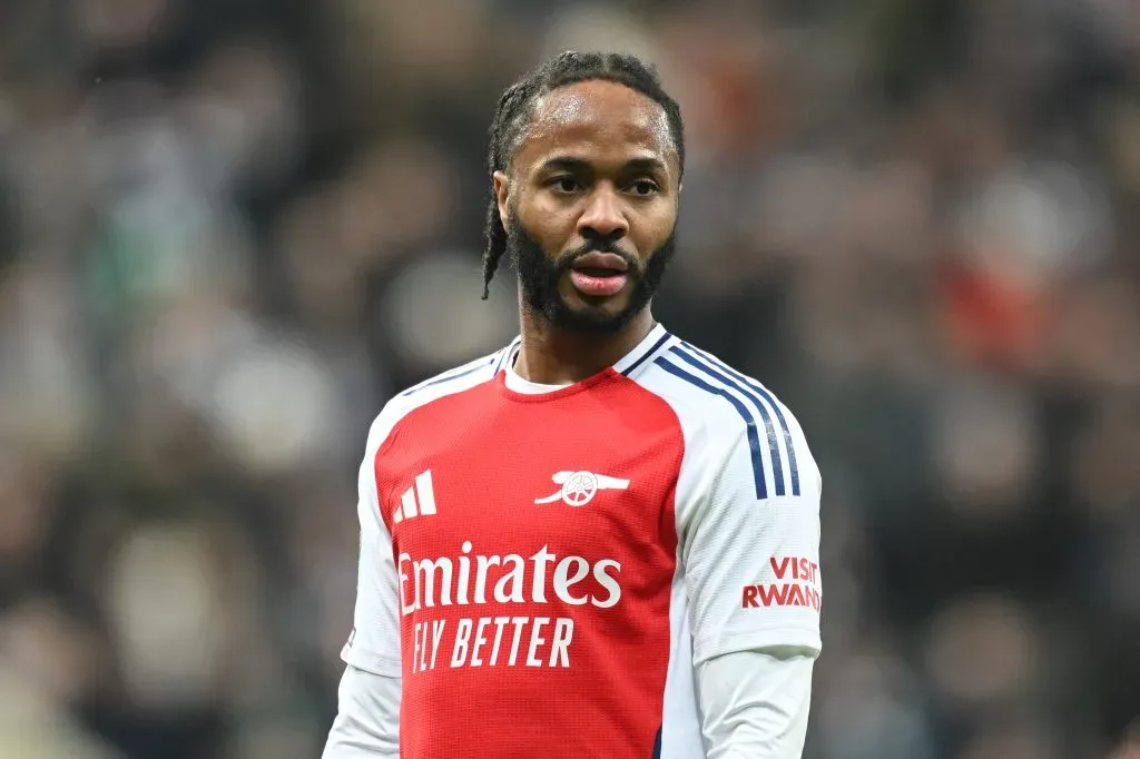 Raheem Sterling em ação pelo Arsenal. Jogador pertence ao Chelsea e ele pode defender as cores do Fulham, segundo informação do portal The Daily Telegraph (Photo by Michael Regan/Getty Images)