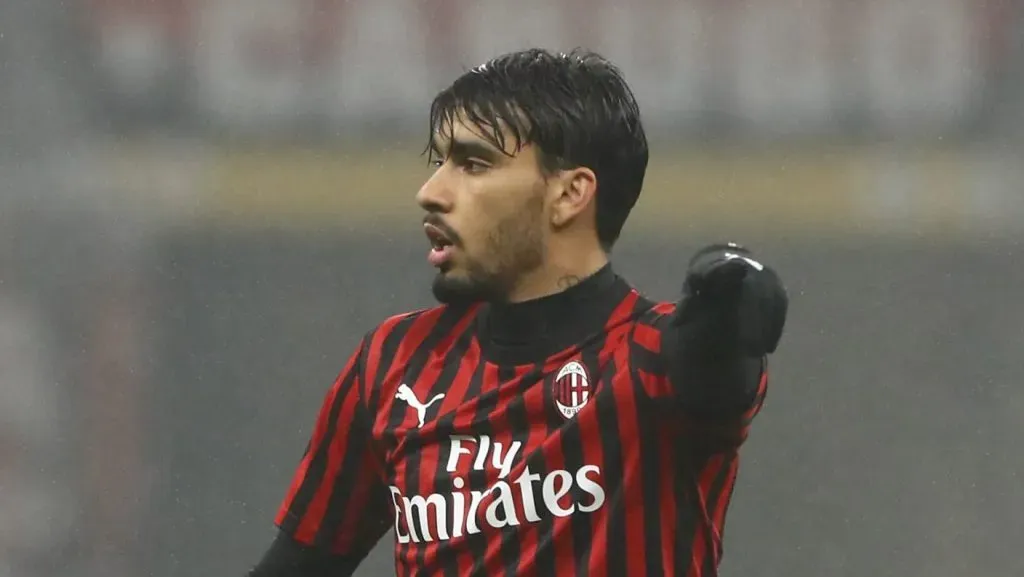 MILÃO, ITÁLIA - 17 DE FEVEREIRO: Lucas Paqueta, do AC Milan, gesticula durante a partida da Série A entre AC Milan e Torino FC no Estádio Giuseppe Meazza em 17 de fevereiro de 2020 em Milão, Itália.