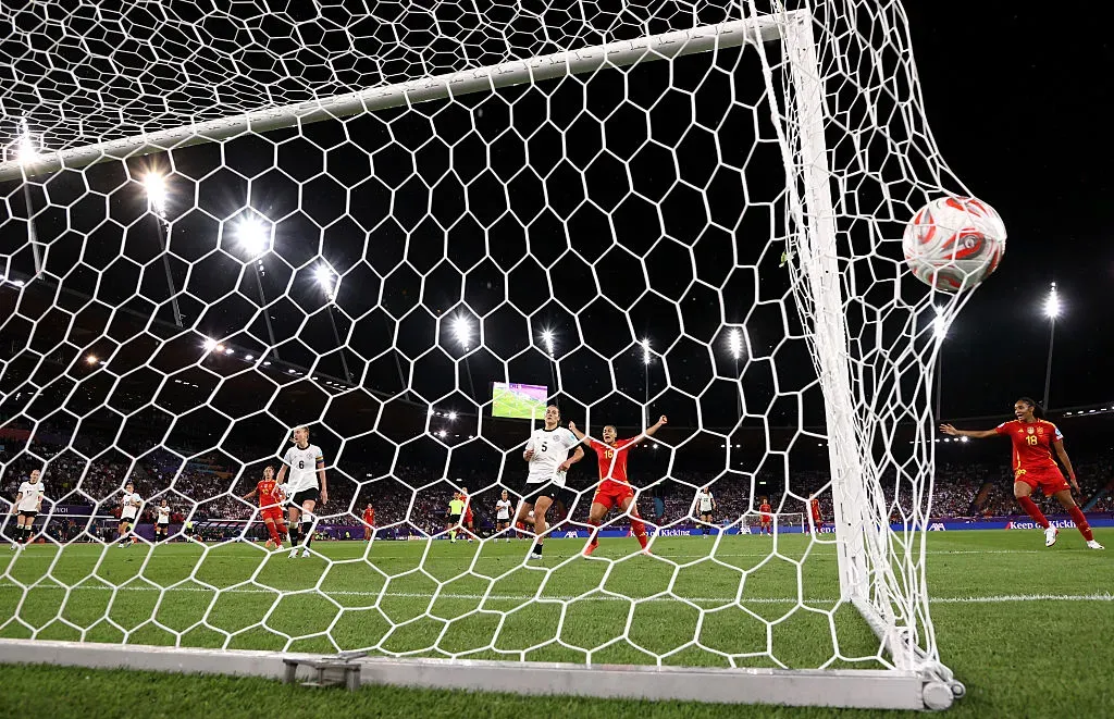 Gol de Aitana Bonmati contra a Alemanha (Photo by Charlotte Wilson/Getty Images)