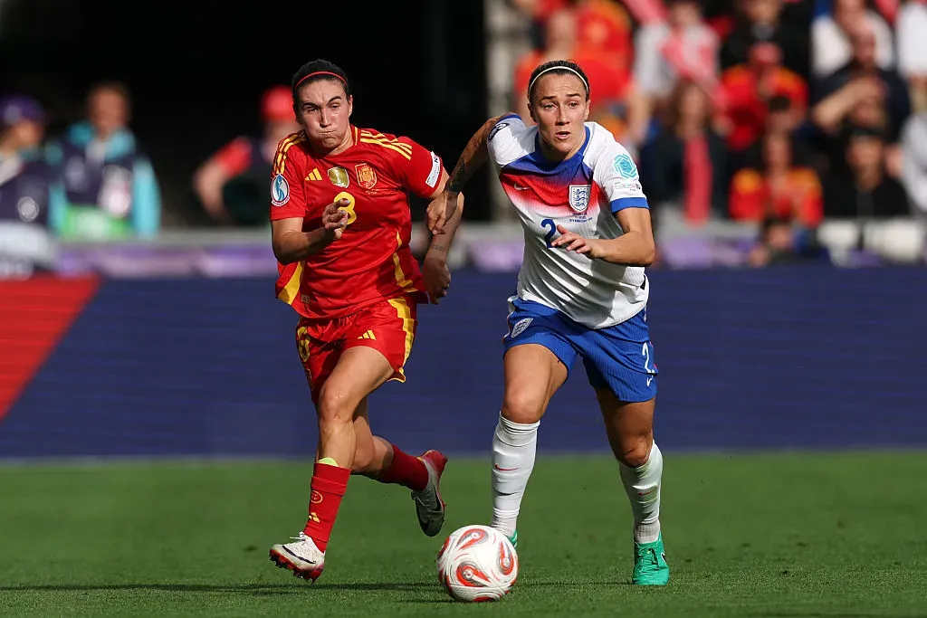 Lucy Bronze atuando pela Inglaterra na final da Eurocopa Feminina (Photo by Eddie Keogh/Getty Images)