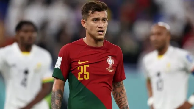 Otávio, alvo do Palmeiras, em campo por Portugal (Photo by Clive Brunskill/Getty Images)